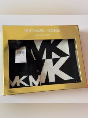 Michael Kors Hat & Scarf Gift Set NWT Black White MK Logo Winter Set $98 Retail